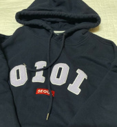 5252 바이 오아이오아이(5252BYOIOI) 2019 SIGNATURE HOODIE_navy 후기