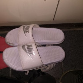 나이키(NIKE) 베네시 JDI 슬리퍼 흰은 남자 여자 343881-102 후기