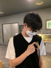 레테르코모(LETTERCOMO) 미니멀 브이넥 니트 베스트 블랙 후기