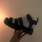 닥터마틴(DR.MARTENS) 블레어 블랙 유광 샌들 24192001 후기