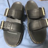 닥터마틴(DR.MARTENS) 마일즈 ll 블랙 슬리퍼 25559001 후기