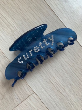 큐리티(CURETTY) C RHINESTONE LOGO HAIR CLIP_NAVY 후기