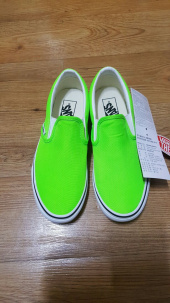 반스(VANS) 클래식 슬립온 - (네온) 그린 게코:트루 화이트 / VN0A4U38WT51 후기