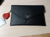 질스튜어트뉴욕우먼액세서리(JILLSTUART NEW YORK WOMEN ACC) 블랙 골드로고 하트장식 스웨이드 안감 클러치백 JABA0F960BK 후기