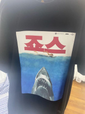 칼리프애쉬(CALIPHASH) (CALIPHASH x UNIVERSAL) JAWS Poster TEE_WH 후기