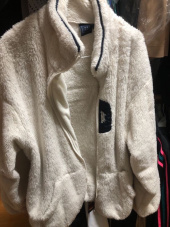 로맨틱크라운(ROMANTIC CROWN) BACK LINE PATCH FLEECE JACKET_SKY BLUE 후기