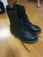 닥터마틴(DR.MARTENS) 1490 10홀 블랙 버지니아 / 22524001 후기