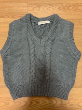 큐리티(CURETTY) C CABLE CROP KNIT VEST_GREY 후기