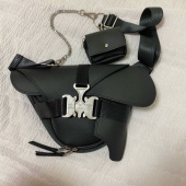이우가마카라스(IUGAMAKARAS) Triple Covered Crow Buckle Bag 후기