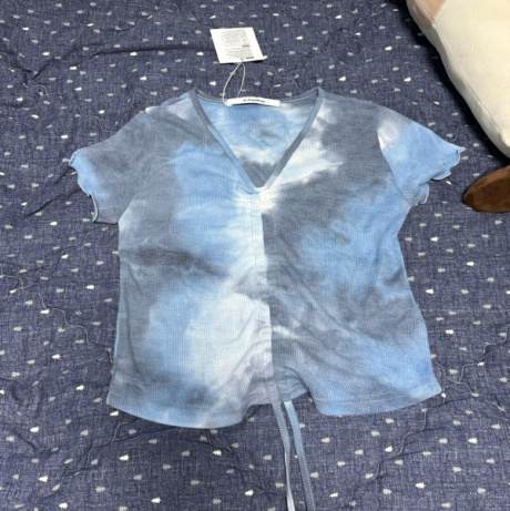 어반드레스(AVANDRESS) 브이넥 타이다이 슬림 티셔츠-블루 후기