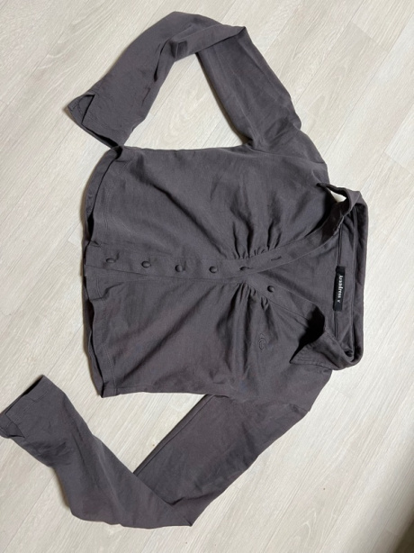어반드레스(AVANDRESS) Nicole Cara Shirring Shirt CHARCOAL 후기