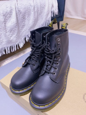 닥터마틴(DR.MARTENS) 1460 8홀 모노 블랙 14353001 후기