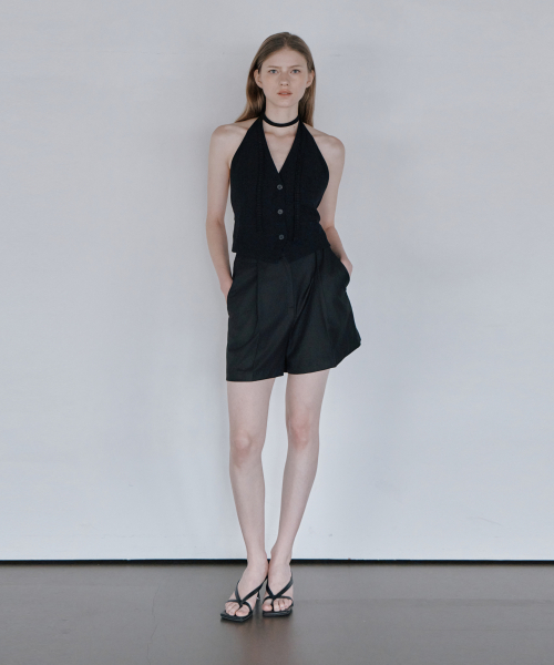 Two Pleat Button Wool Shorts (Black)