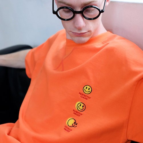데일리인(DAILY INN) SMILE HOTEL ROOM DD CARD OVERSIZED TEE (ORANGE) - 37,600원 | 무신사 스토어