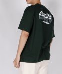가치(Gachi.) 루즈핏 크레페 로고  피그먼트 반팔 티셔츠