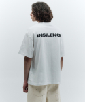 인사일런스(INSILENCE) 백프린트 로고 티셔츠 WHITE
