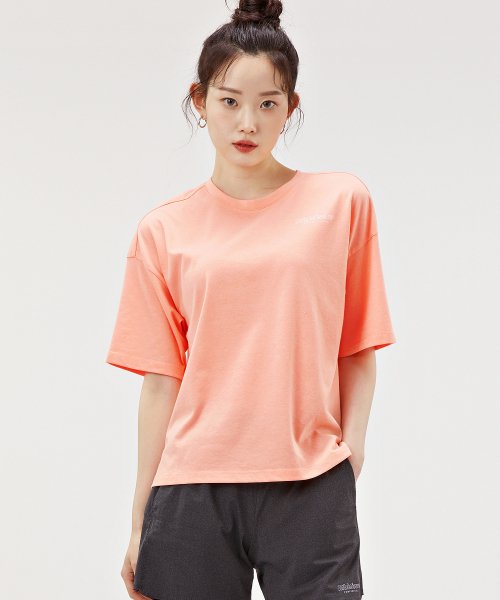 MUSINSA公式 CHASECULT Women s Sportive Cropped Short Sleeve T Shirt