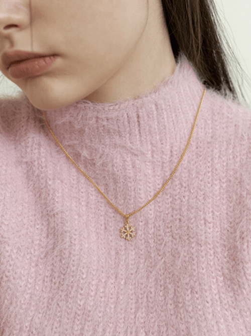 white cubic snow necklace