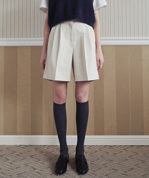 Pleated Bermuda Cotton Pants - Beige