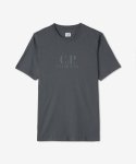 씨피 컴퍼니(CP Company) 남성 30/1 저지 토널 로고 반소매 티셔츠 - 다크 섀도우 그레이 / 12CMTS119A005100W978