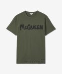 알렉산더 맥퀸(ALEXANDER McQUEEN) 남성 그래피티 로고 프린트 반소매 티셔츠 - 카키 / 622104QSZ570914