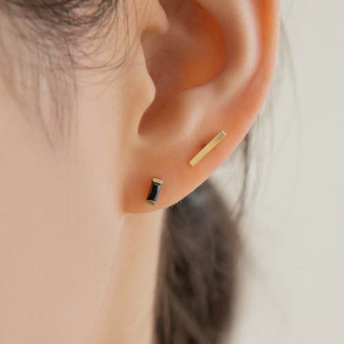 LUNNE - 14k Baguette Cut Cubic Earrings (14k Gold) A08