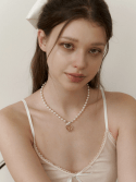 카인더베이비(KINDABABY) beige heart pearl necklace