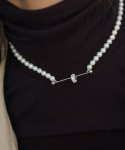 먼데이에디션(MONDAY EDITION) The Barbell Pearl Necklace