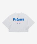알렉산더 맥퀸(ALEXANDER McQUEEN) 여성 맥퀸 그래피티 크롭 반소매 티셔츠 - 화이트 / 687014QZAE00938