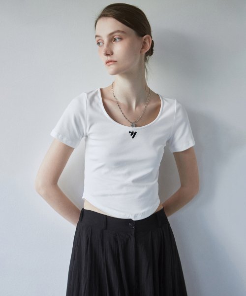 NICK & NICOLE - NNC UNBALANCE WAVE CROP TEE_IVORY