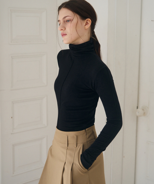 DRAWFIT WOMEN - Pleated Turtleneck Long Sleeve Top [BLACK]