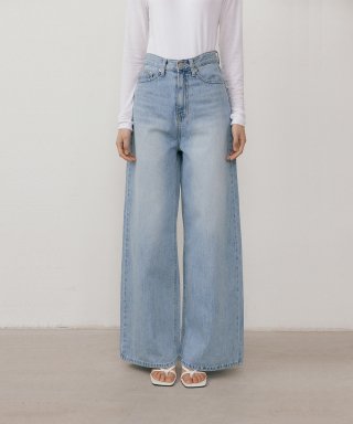 루시르주 High Waist Wide Jeans (light blue)