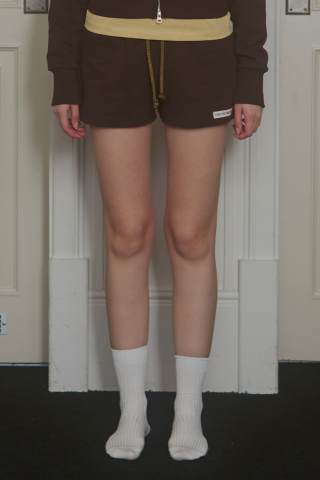 포더웨더 label stitch shorts (brown)