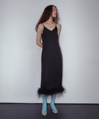 문선(MOONSUN) Luz Ostrich Hair Slip Dress / Bl...