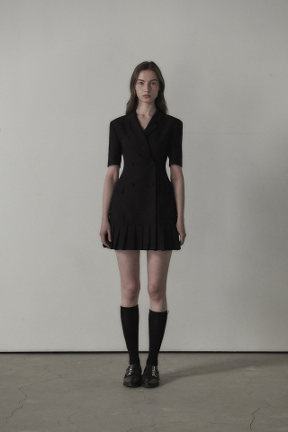 마우솔레움(MAU SOLEUM) 젠 플리티드 하프 슬리브 수트 자켓 드레스 - 블랙