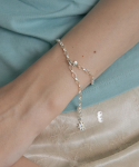 메리모티브(MERRYMOTIVE) [Silver] Daisy flower and pearl bracelet