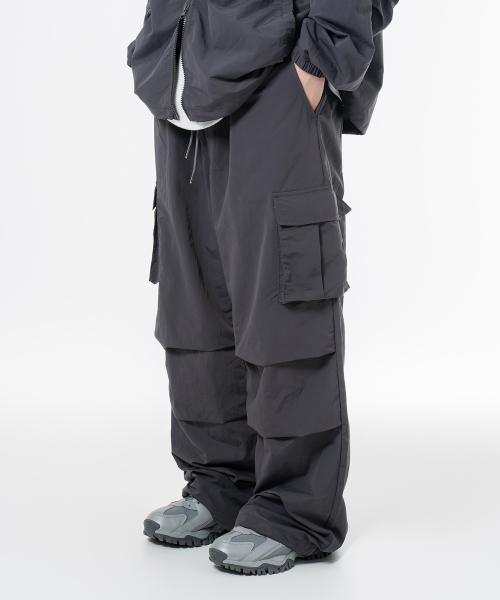 Mesh-lined parachute wide pants dark gray