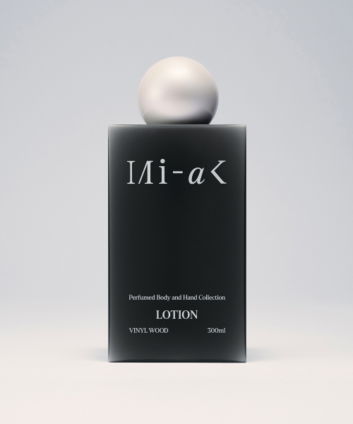 MIHAK VINYL WOOD Perfumed Body & Hand Lotion 300ml