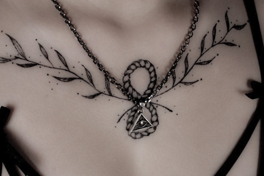 킹크로치(KING KROACH) PYRAMID PENDANT