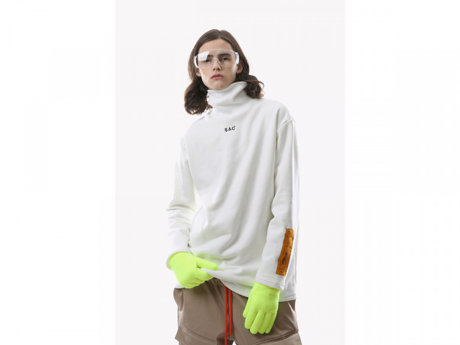 색(SAC) MINI LOGO TURTLE NECK WHITE