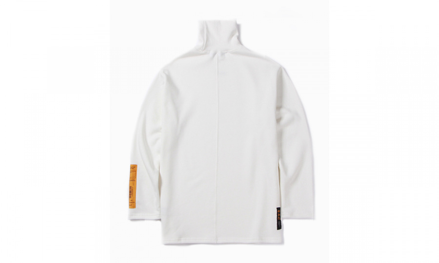 색(SAC) MINI LOGO TURTLE NECK WHITE