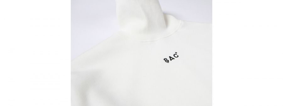 색(SAC) MINI LOGO TURTLE NECK WHITE