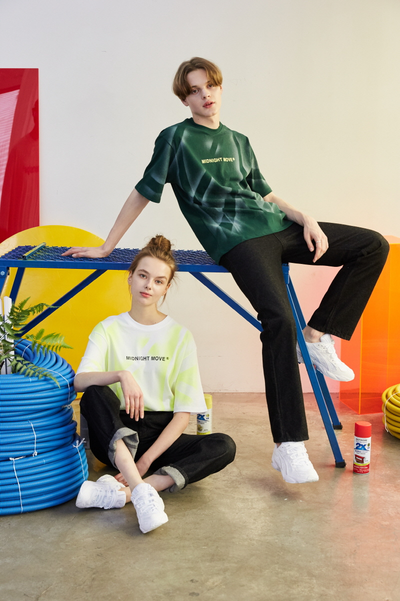 미드나잇 무브(MIDNIGHT MOVE) [unisex] logo spray T (brown) - 사이즈 & 후기 | 무신사