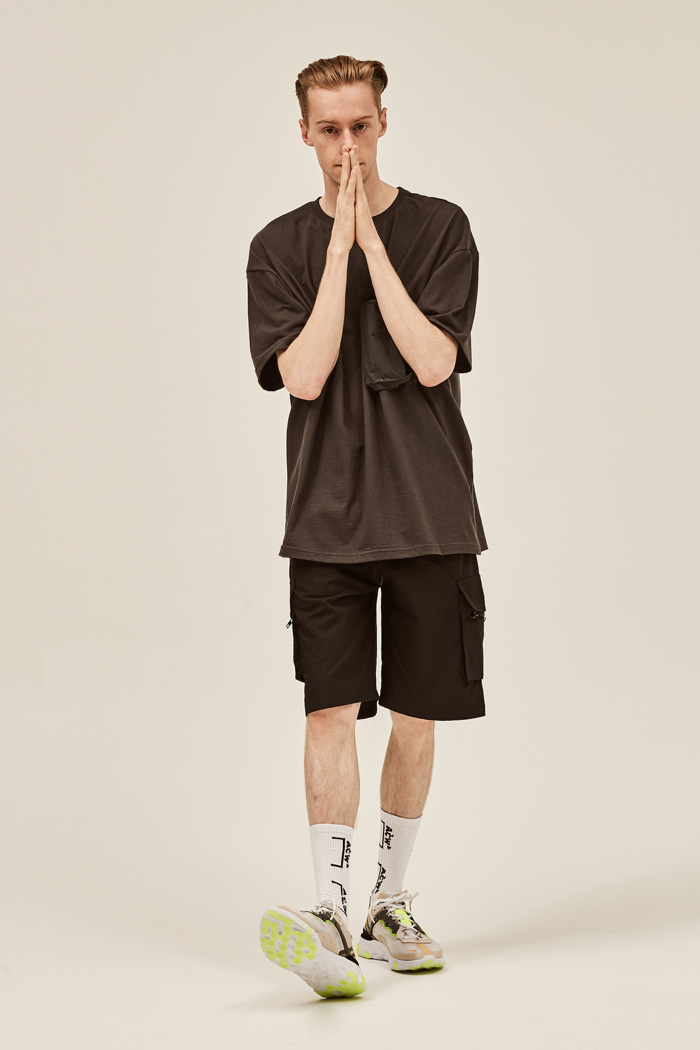 데드엔드(DEADEND) BLACK CARGO ZIPPER SHORT PANTS