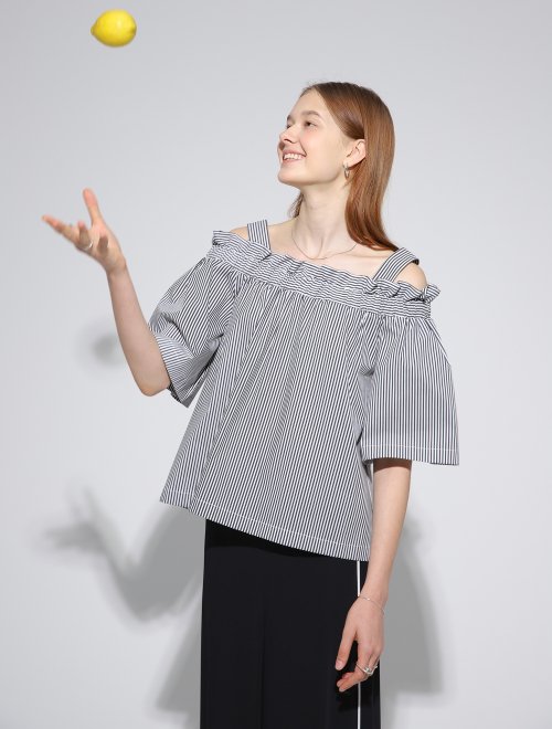 LE YIEL - Stripe Off Shoulder Blouse_Black