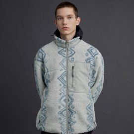 독특한 패턴의 플리스 재킷