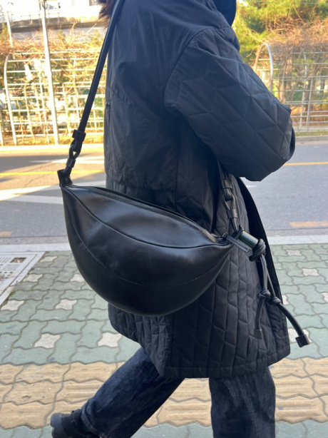 아카이브앱크(ARCHIVEPKE) Fling bag(Deep sleep)_OVBAX24001BLK 후기