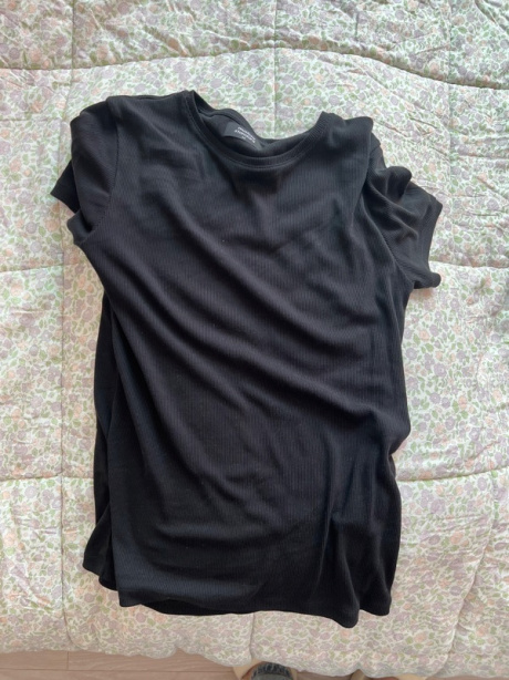 무신사 스탠다드(MUSINSA STANDARD) 우먼즈 리브드 슬림 핏 반팔 티셔츠 [블랙] 후기