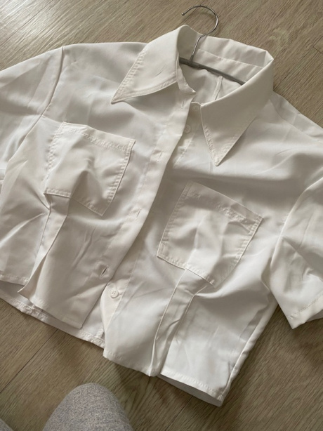 콜릿(KOLEAT) WOMEN 크롭 슬림 반팔 셔츠 [WHITE] 크롭티 반팔티 후기