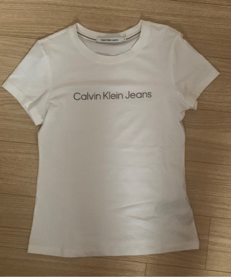 캘빈클라인 진(CALVIN KLEIN JEANS) 2color 여 슬림핏 인스티튜셔널 로고 반팔 티셔츠 (화이트블랙) J223860 후기